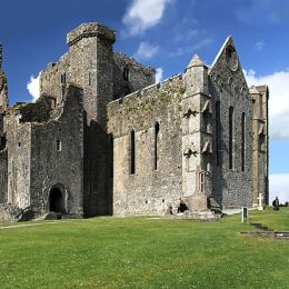 Discover the world renowned Rock Of Cashel, seat of the King of Munster