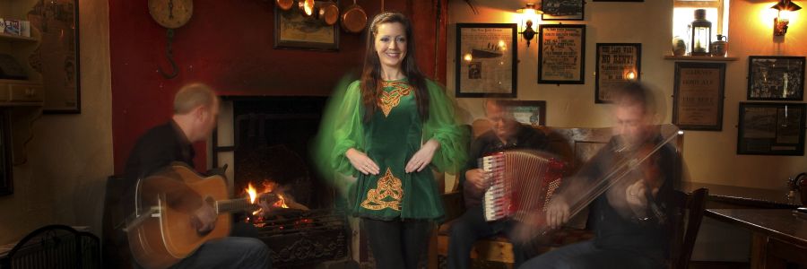 Irish dancer in a pub in Ireland. Enjoy the dancing culture of Ireland with Discover Ireland Tours.