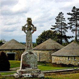 Enjoy a trip to Clonmacnoise organised by your ground-handling-agent 